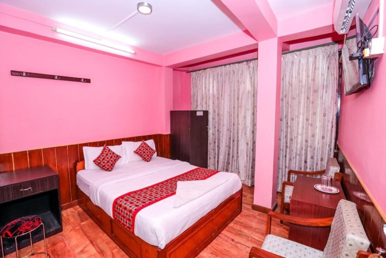 Hotel Plumeria Inn Катманду Экстерьер фото