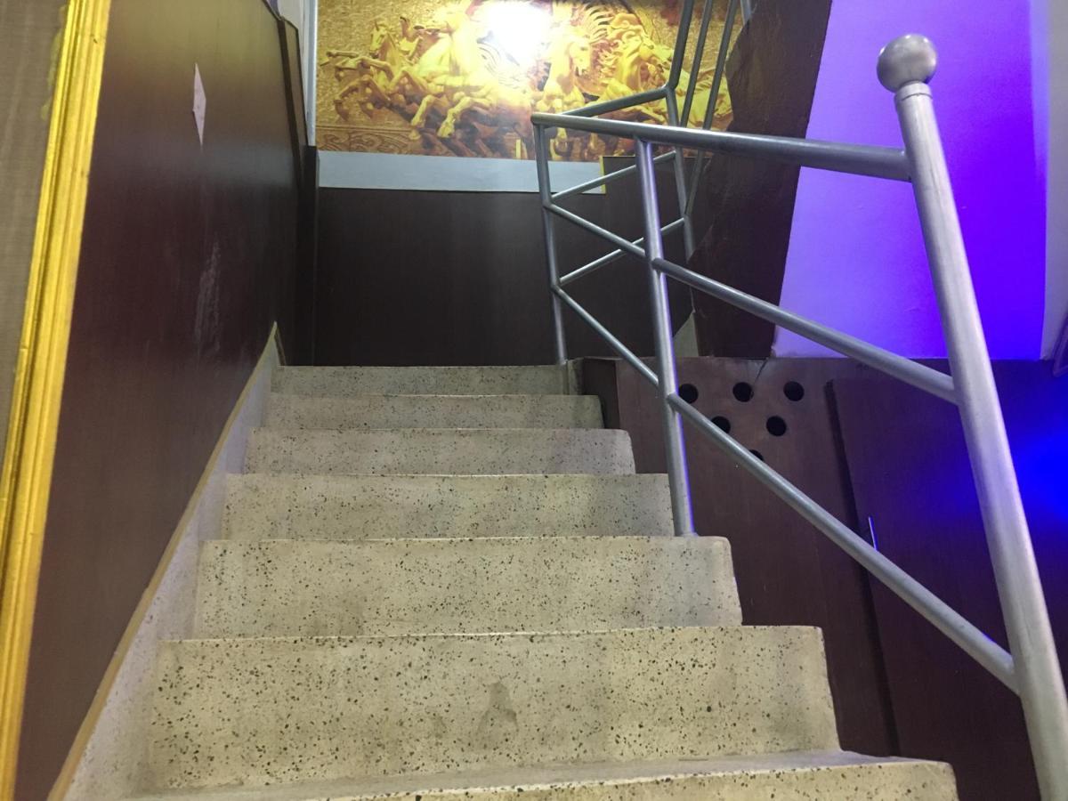 Hotel Plumeria Inn Катманду Экстерьер фото
