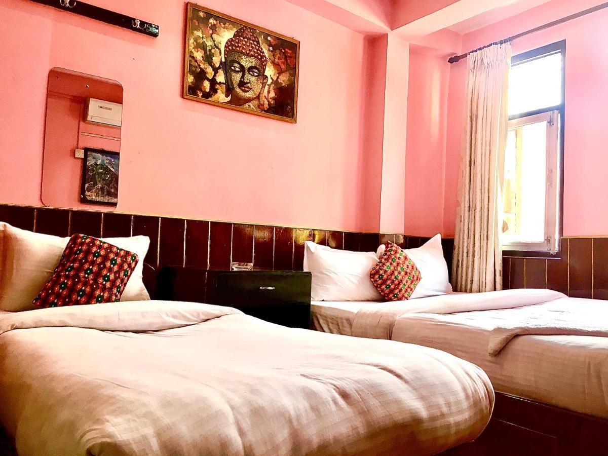 Hotel Plumeria Inn Катманду Экстерьер фото