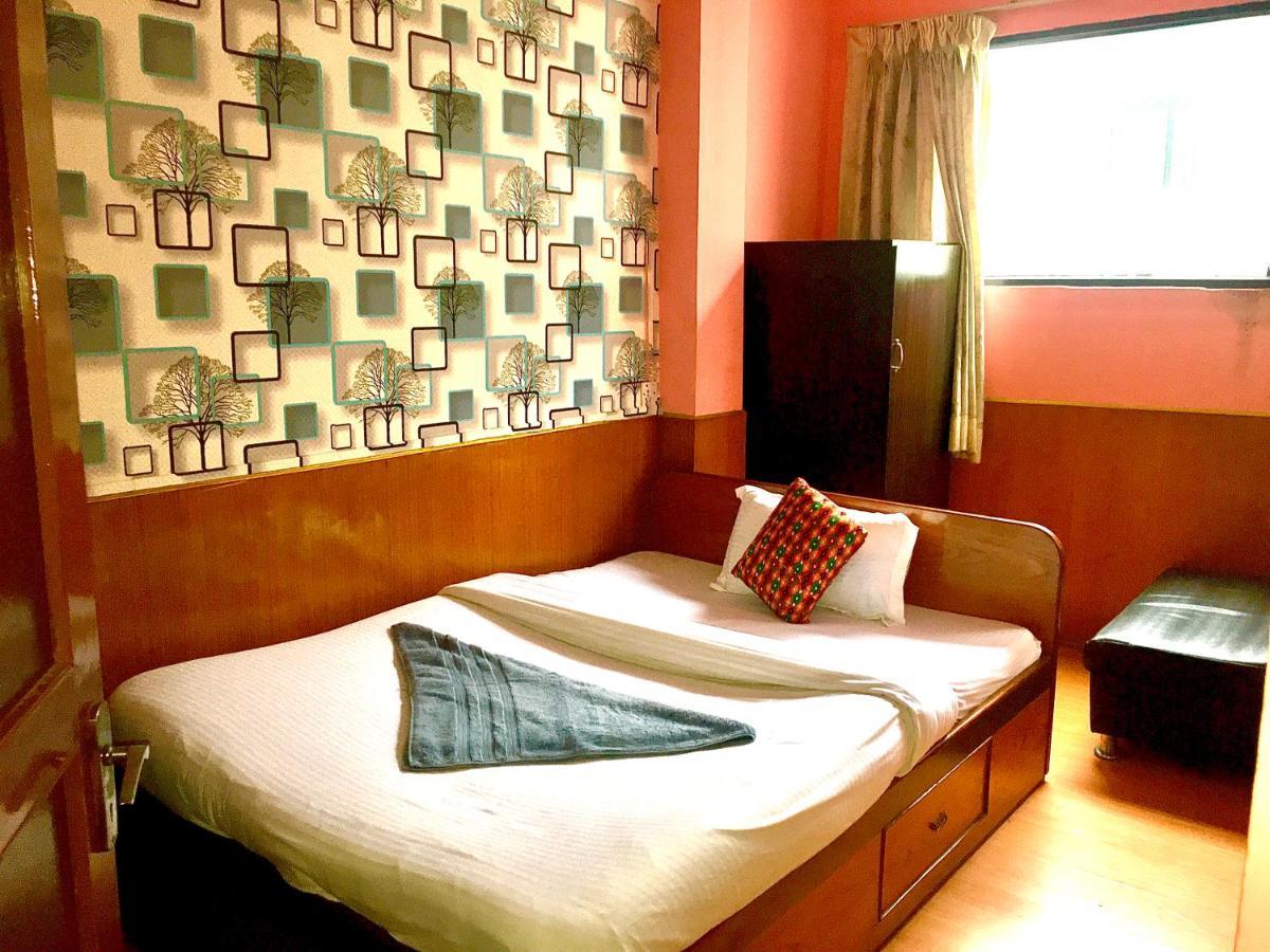 Hotel Plumeria Inn Катманду Экстерьер фото