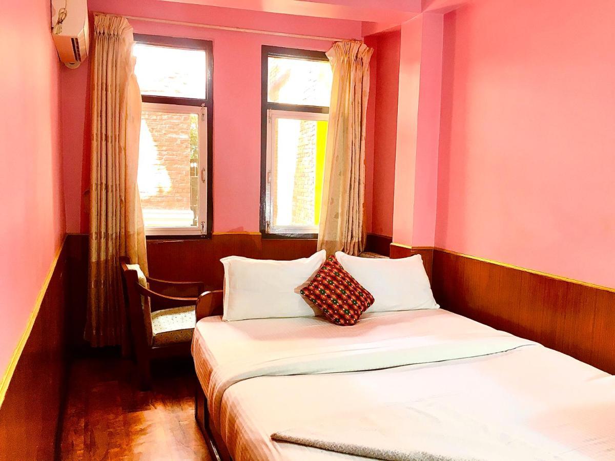 Hotel Plumeria Inn Катманду Экстерьер фото